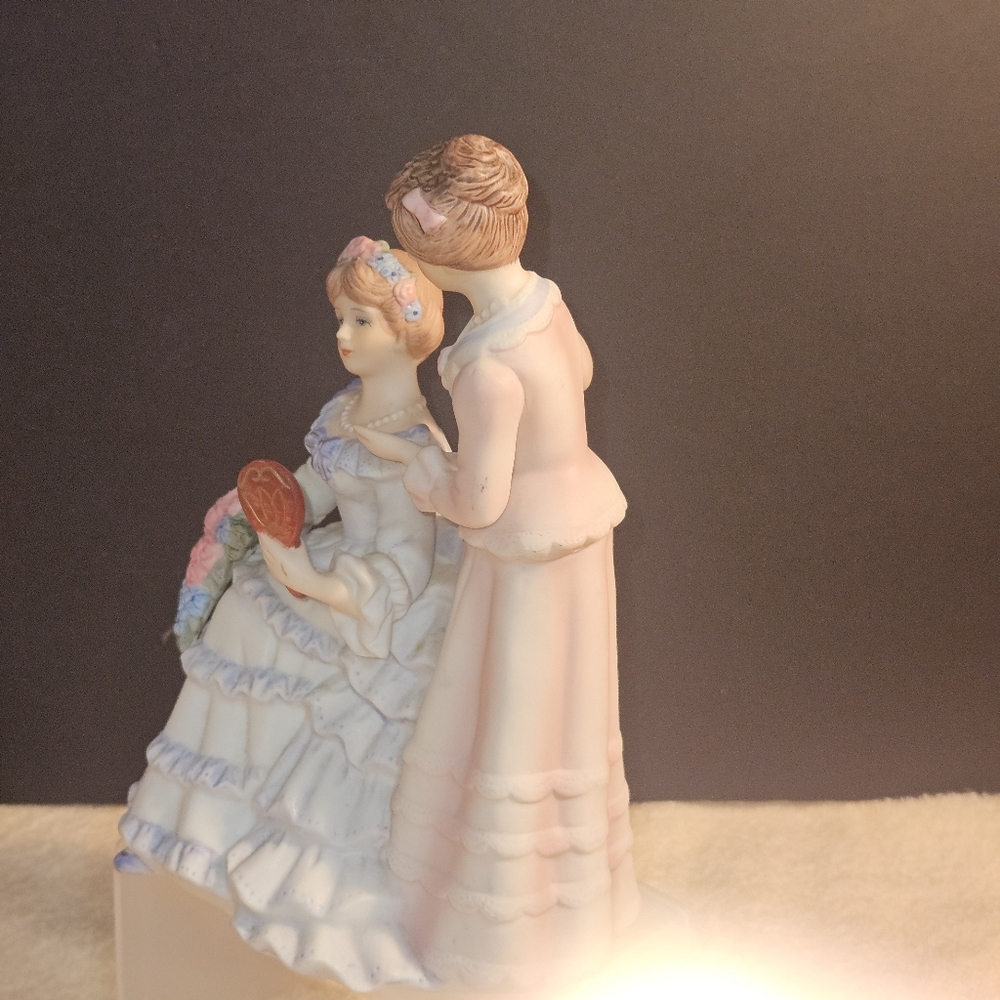 Porcelain Figurine Vintage Home Interiors (Homco) "Mother and Daughter...
